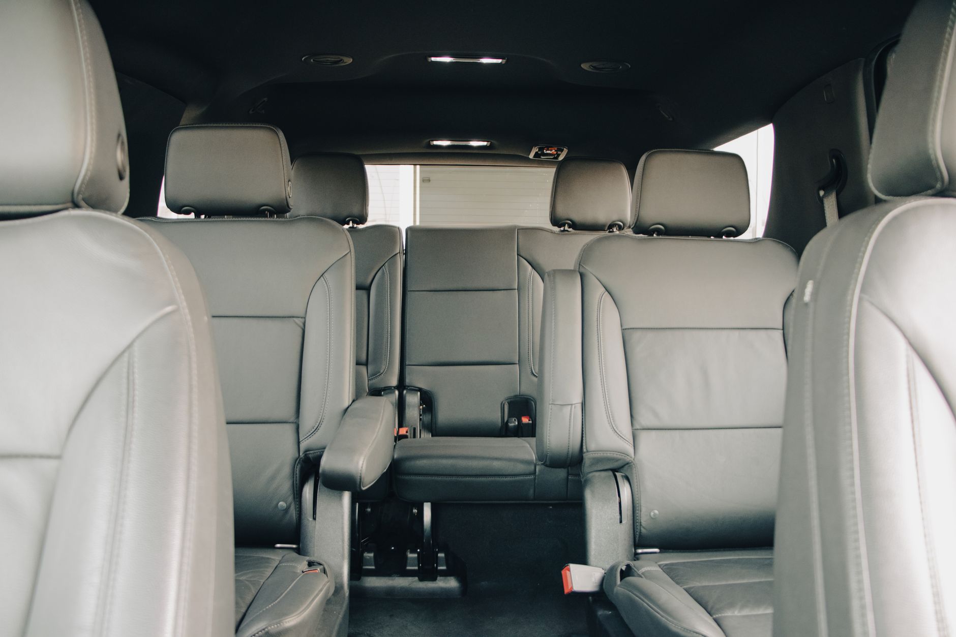 Coussin lombaire et cale-nuque : soulager le dos en voiture